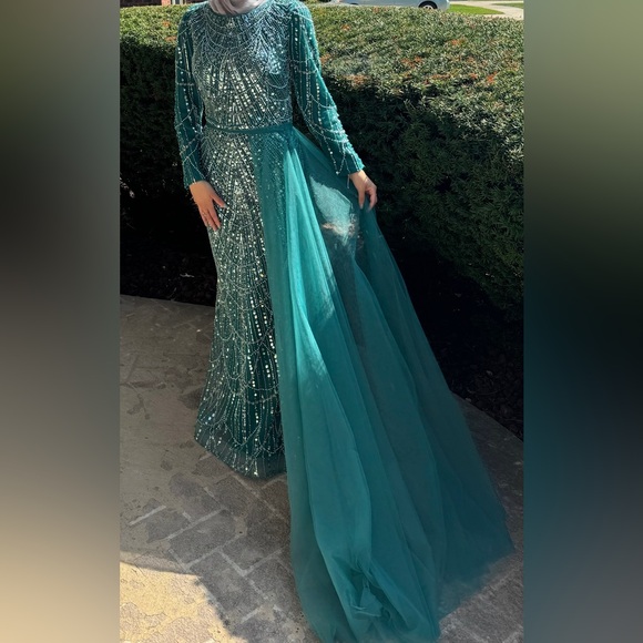 A teal evening gown beaded and sparkly, size 4, comes with a side skirt. - Picture 4 of 4
